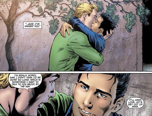 Earth 2 #3 Green Lantern Kiss