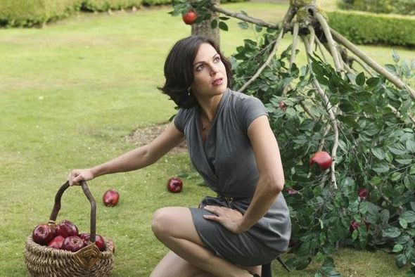 Regina Mills/Evil Queen with her Apples
