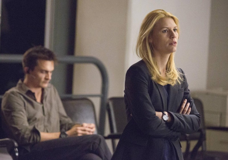 Homeland - Episode 3.10 - Good Night - Promotional Photos (2)_FULL